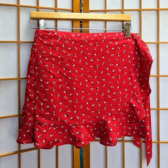 E & M brand flirty Cherry Colored Ditsy Floral Mini-Skort - Picture 2 of 16
